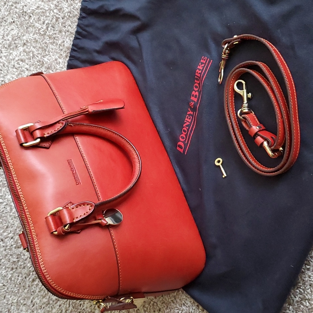 Dooney & Bourke Dome w/ lock + key 🔐